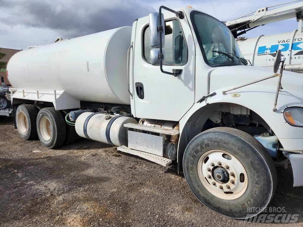Freightliner M2-106 Vízszállító teherautók
