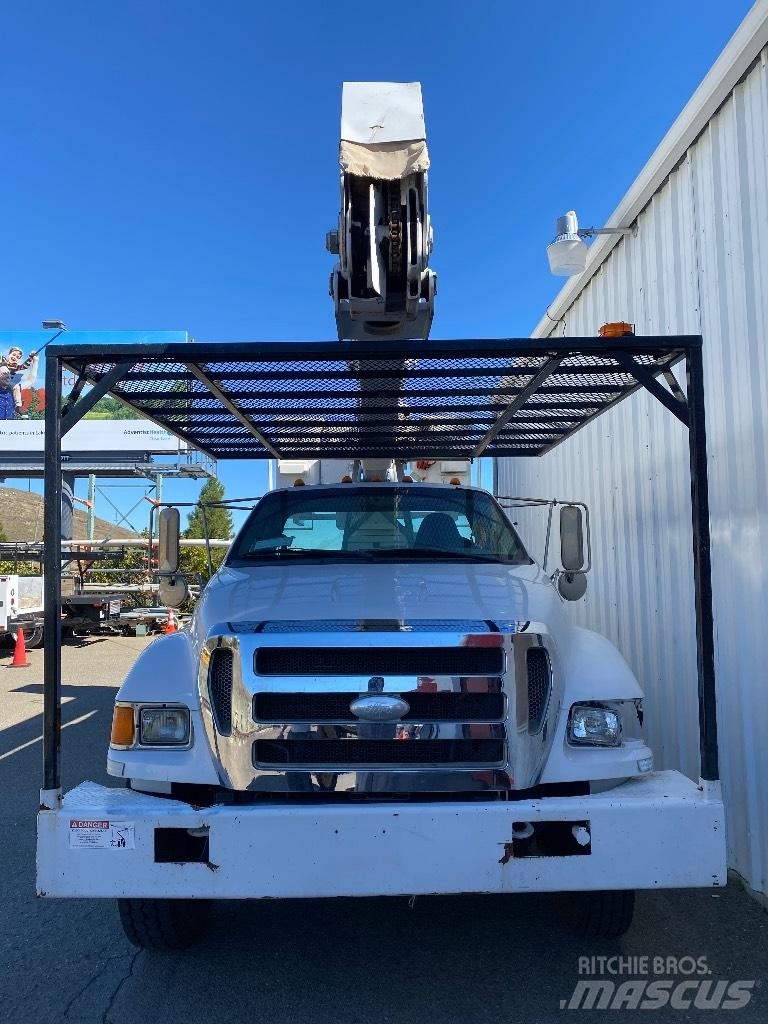 Ford F 750 SD Teherautóra szerelt emelők és állványok
