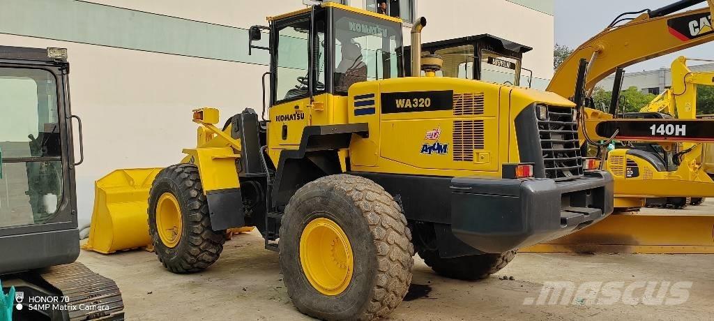 Komatsu WA 320-5 Gumikerekes homlokrakodók