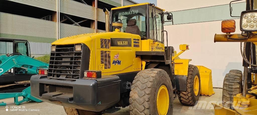 Komatsu WA 320-5 Gumikerekes homlokrakodók