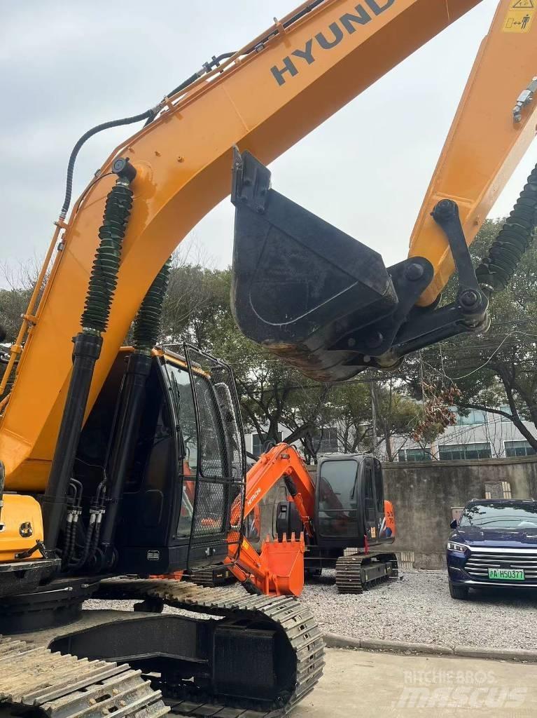 Hyundai R220-9S Gumikerekes kotrók