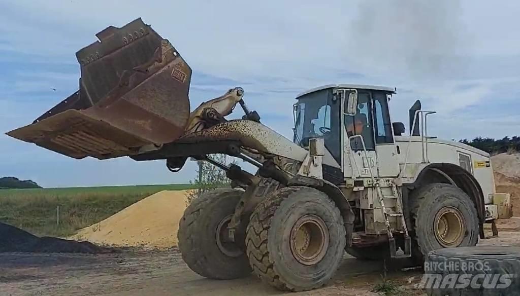 CAT 966 H Gumikerekes homlokrakodók