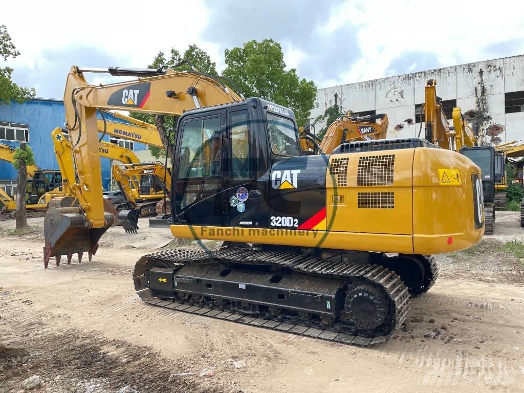 CAT 320 D 2 Közepes (midi) kotrók 7 t - 12 t