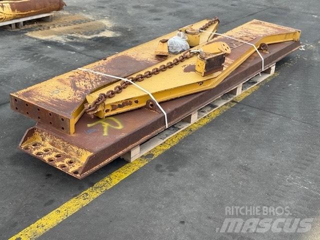 CAT 735 TAIL GATE Csuklósdömperek