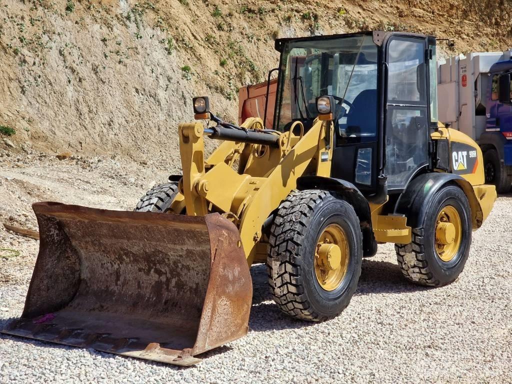 CAT 906 H NEW TIRES Gumikerekes homlokrakodók