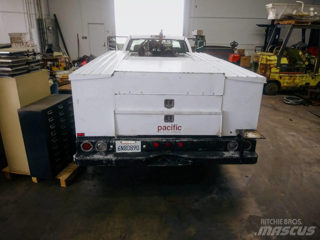 Chevrolet 3500 Kis teherszállító/Platós kocsi