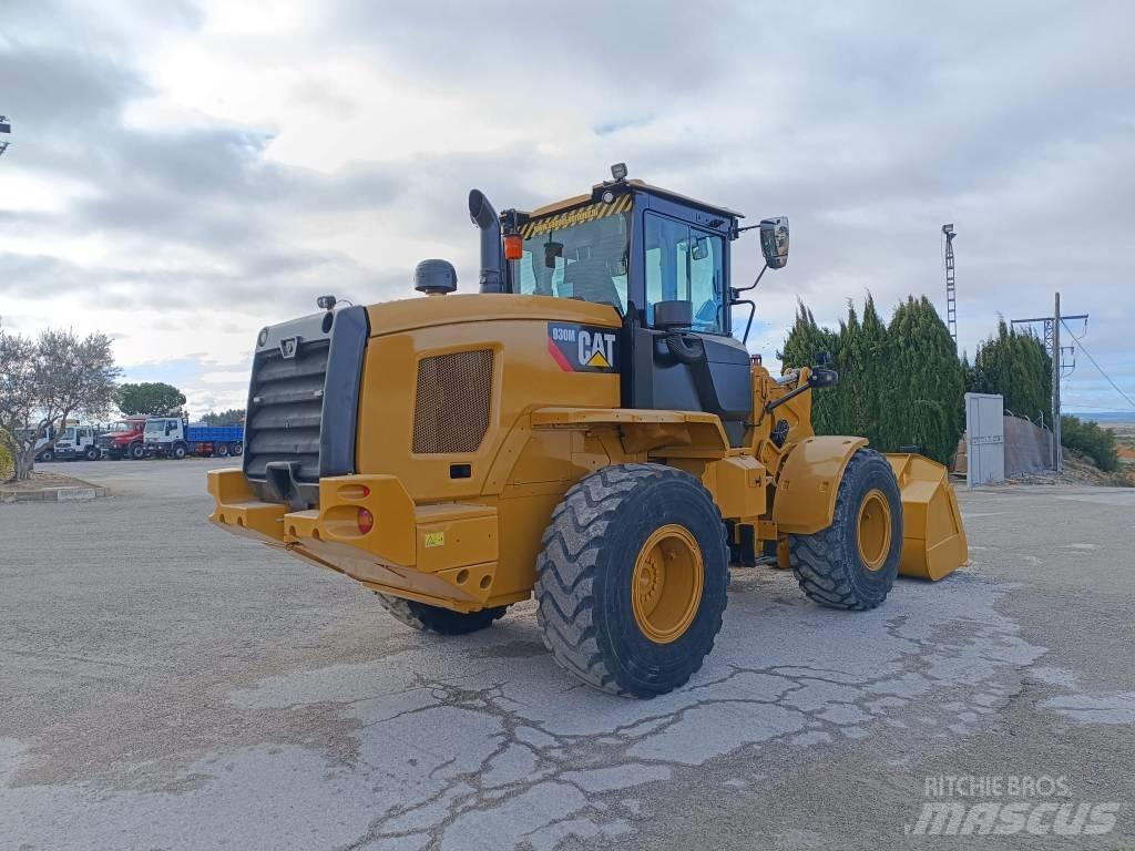 CAT 930M Gumikerekes homlokrakodók