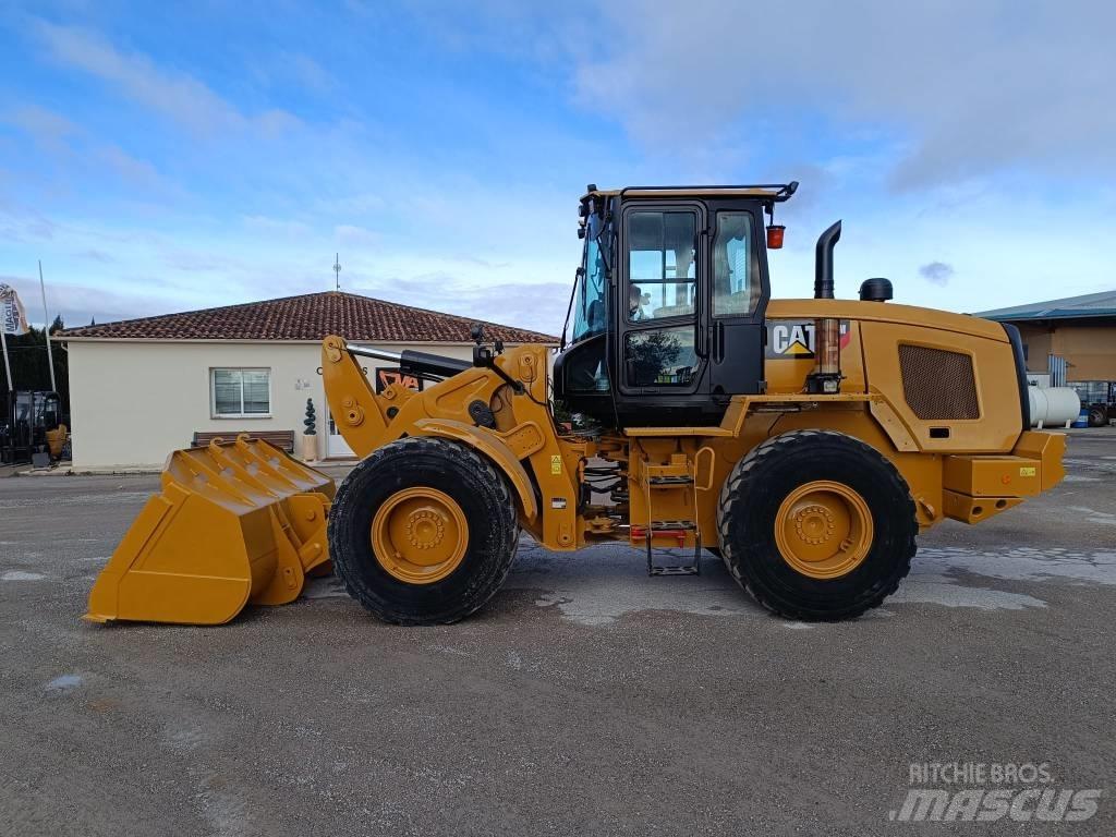 CAT 930M Gumikerekes homlokrakodók