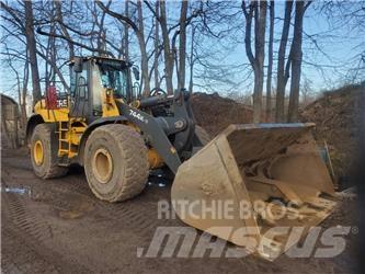 John Deere 744 K Gumikerekes homlokrakodók