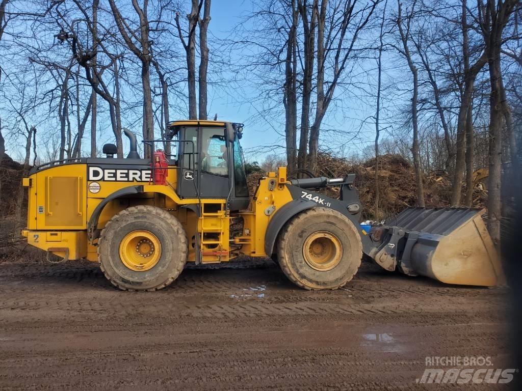 John Deere 744 K Gumikerekes homlokrakodók