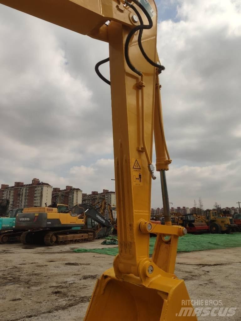Komatsu PC 200-8 Közepes (midi) kotrók 7 t - 12 t
