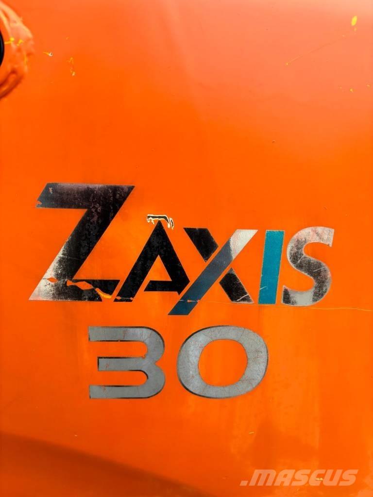 Hitachi ZX 30 Mini kotrók < 7t