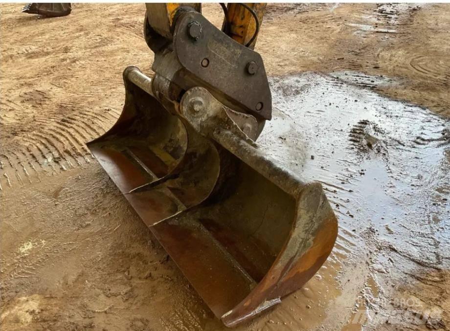 JCB JS 130 LC Lánctalpas kotrók