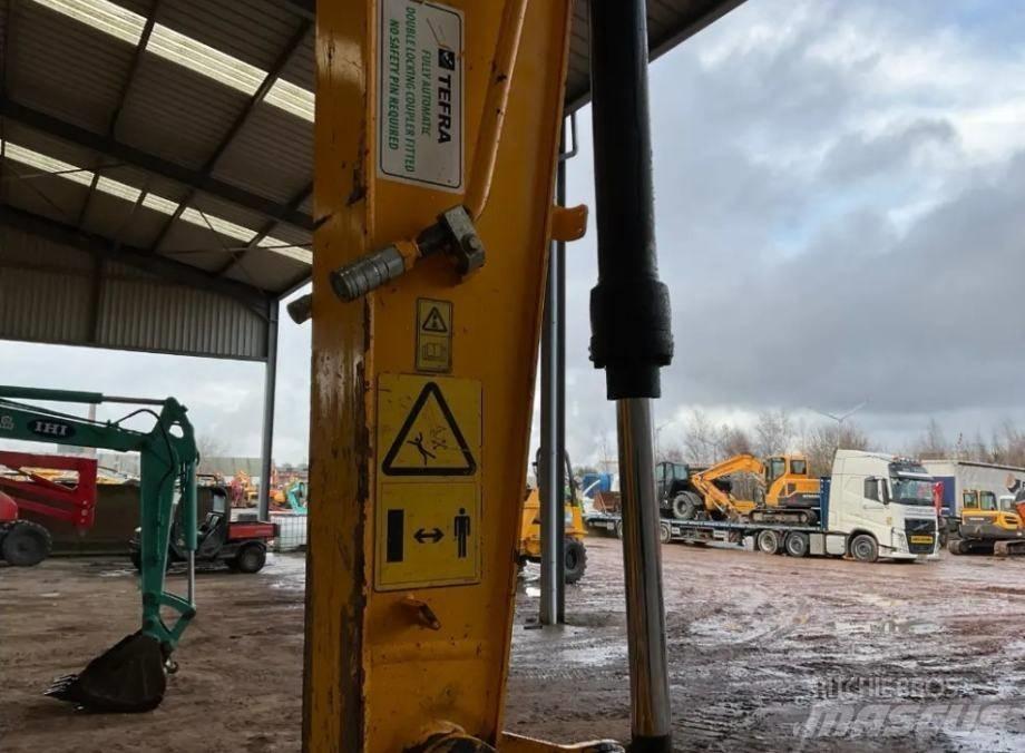 JCB JS 130 LC Lánctalpas kotrók