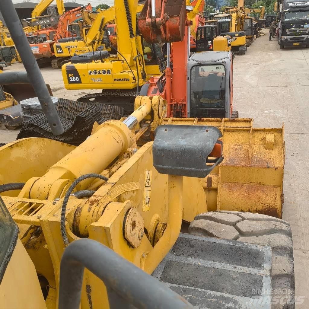 Komatsu WA 600-6 Gumikerekes homlokrakodók