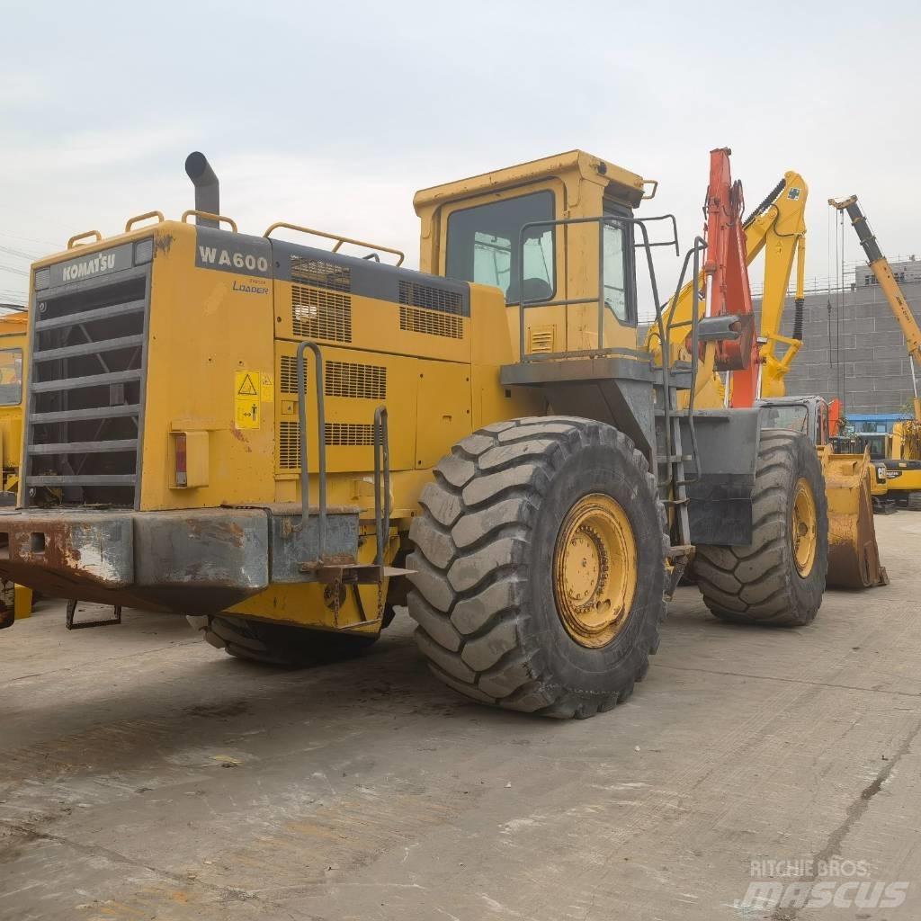 Komatsu WA 600-6 Gumikerekes homlokrakodók