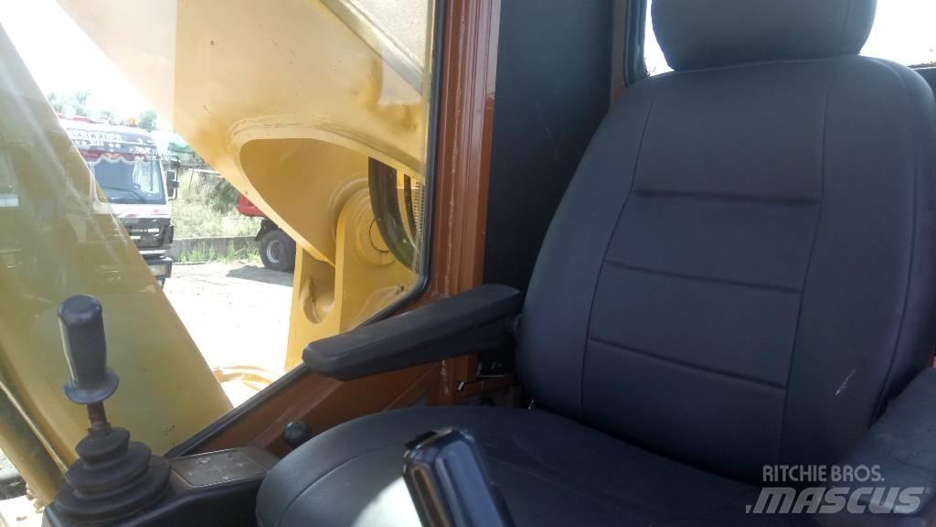 CAT 245 D ME Lánctalpas kotrók