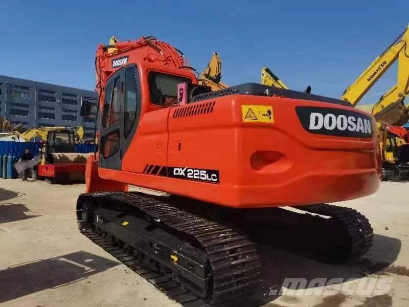 Doosan DX 225 Lánctalpas kotrók