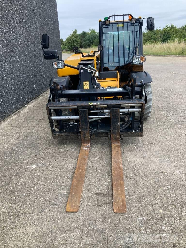 JCB 525-60 E Teleszkópos rakodók