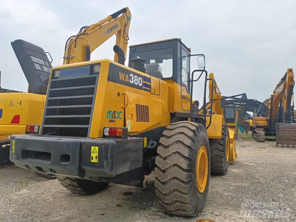 Komatsu WA 380 Gumikerekes homlokrakodók