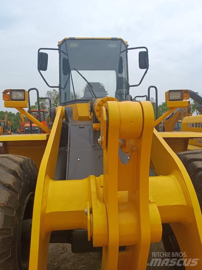 Komatsu WA 380 Gumikerekes homlokrakodók