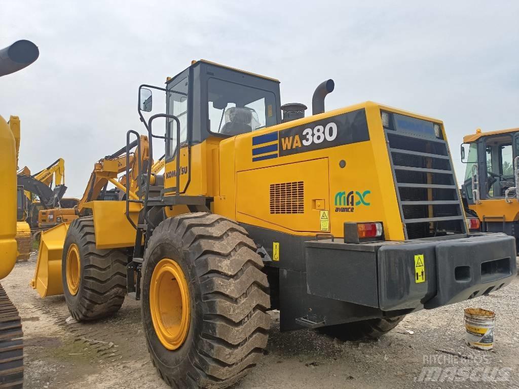 Komatsu WA 380 Gumikerekes homlokrakodók