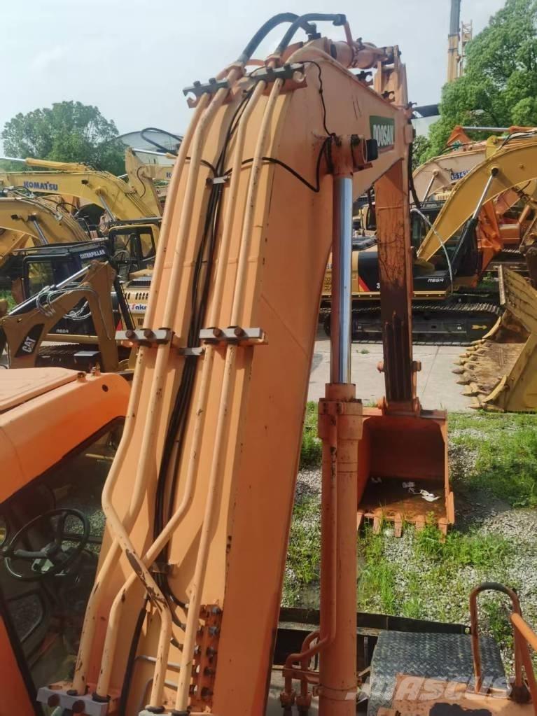 Doosan DH 210 W-7 Gumikerekes kotrók