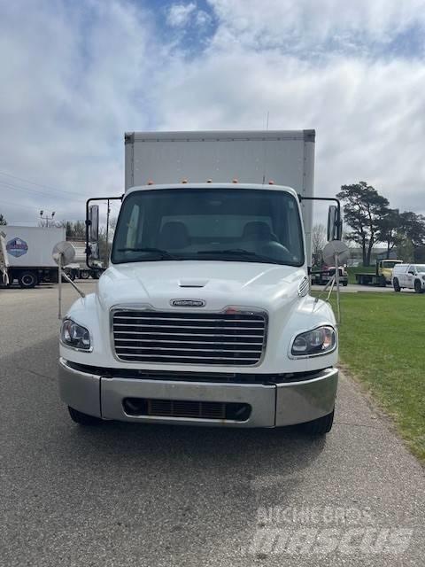 Freightliner M2106 Dobozos teherautók