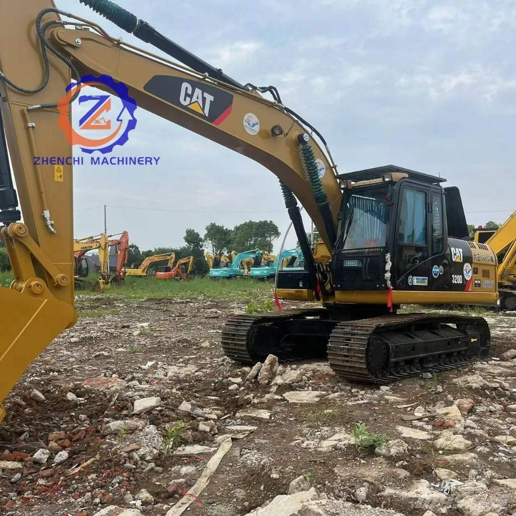 CAT 320 D2 Lánctalpas kotrók