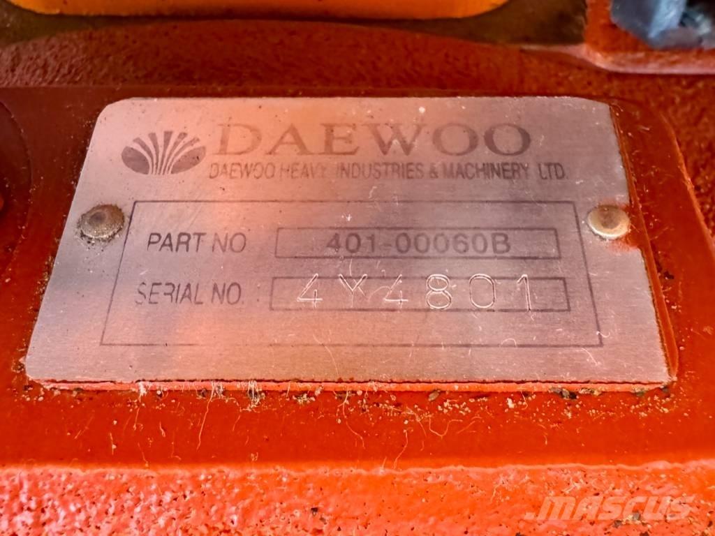 Doosan SOLAR 210W Gumikerekes kotrók