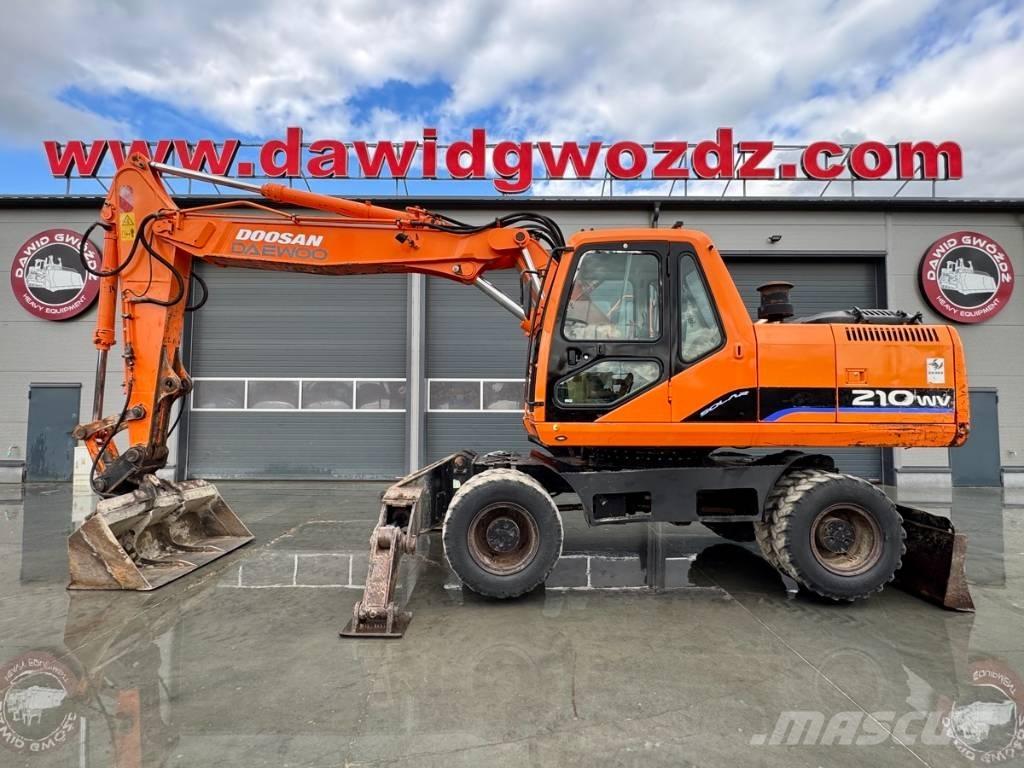 Doosan SOLAR 210W Gumikerekes kotrók