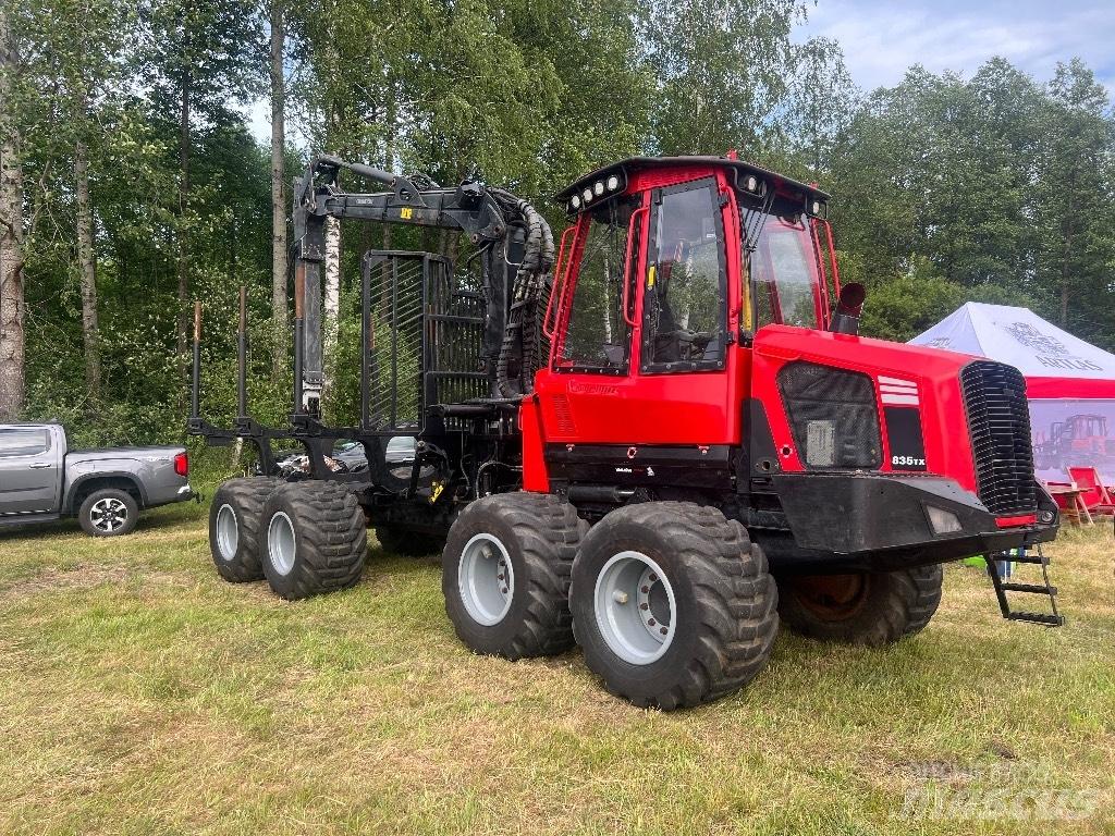 Komatsu 835 Kihordók