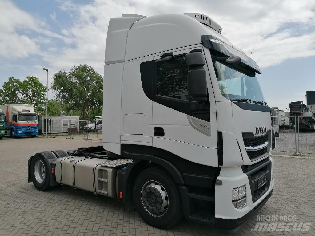 Iveco AS440ST/P Nyergesvontatók