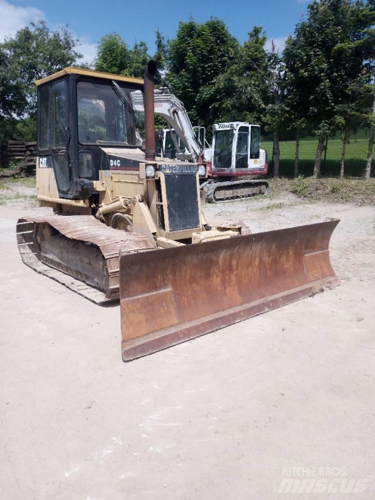CAT D 4 C lánctalpas dózerek