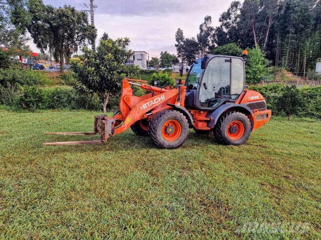 Hitachi ZW 95 Gumikerekes homlokrakodók