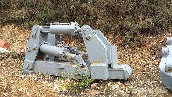 CAT SS RIPPER D9H Vágószerkezetek