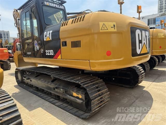 CAT 323 D L Lánctalpas kotrók