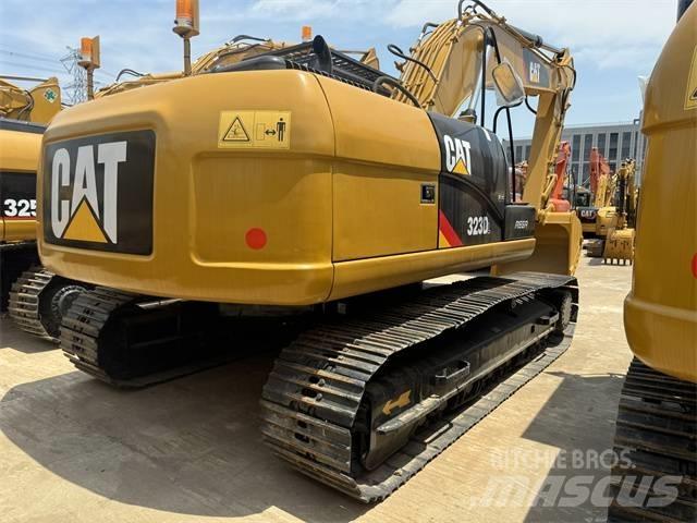 CAT 323 D L Lánctalpas kotrók
