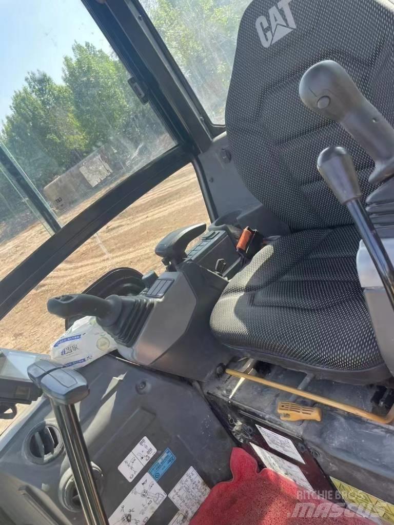 CAT 302 Mini kotrók < 7t