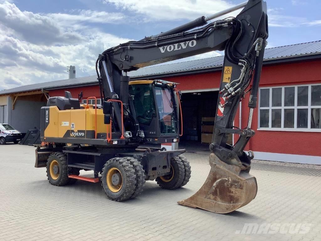 Volvo EW 220 E Gumikerekes kotrók