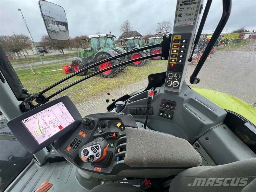CLAAS Axion 930 Traktorok