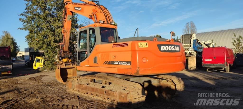 Doosan 225 LC Lánctalpas kotrók