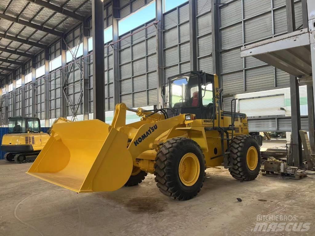 Komatsu WA 320-3 Gumikerekes homlokrakodók