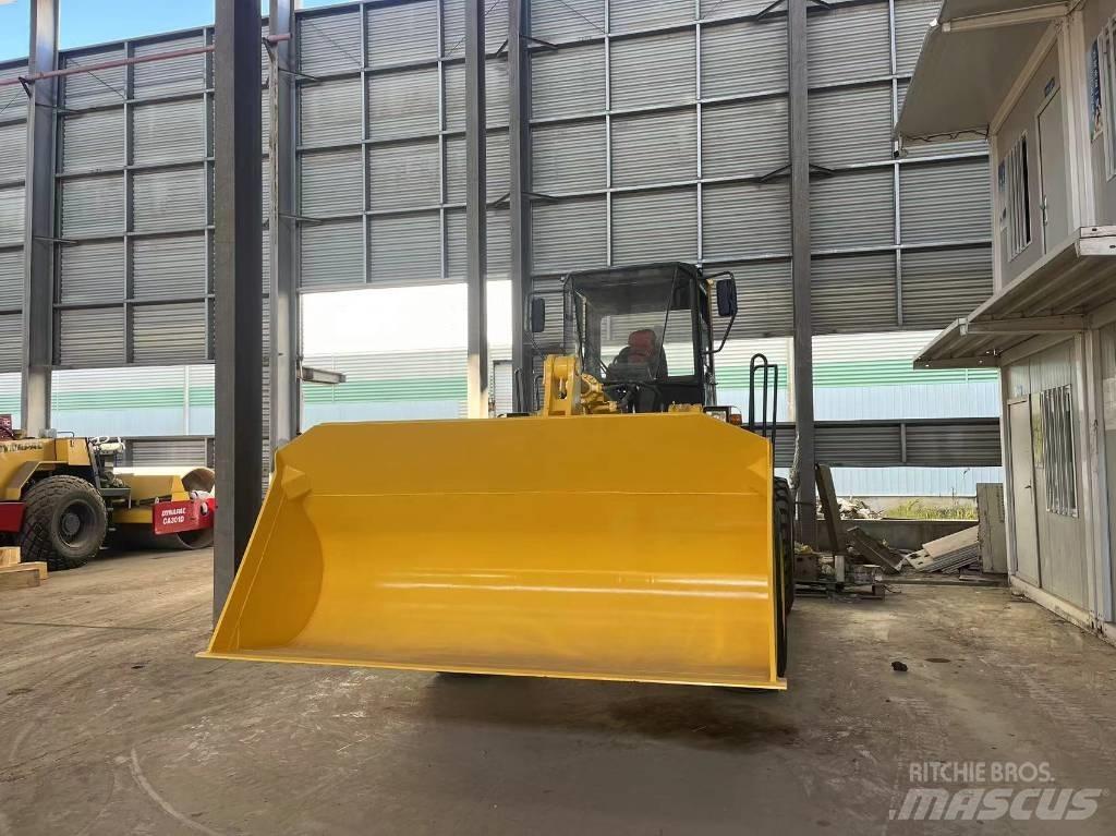 Komatsu WA 320-3 Gumikerekes homlokrakodók