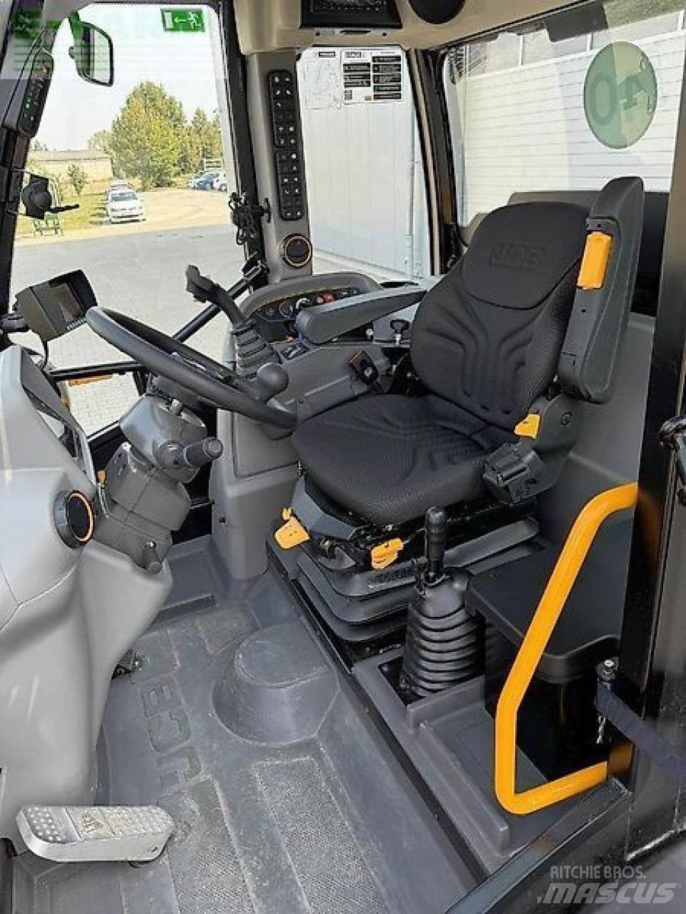 JCB tm 320 agri Gumikerekes homlokrakodók