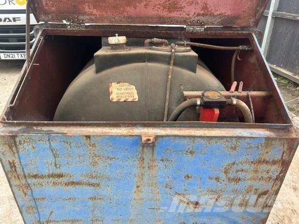  FUEL BOWSER Építőipar - Egyebek