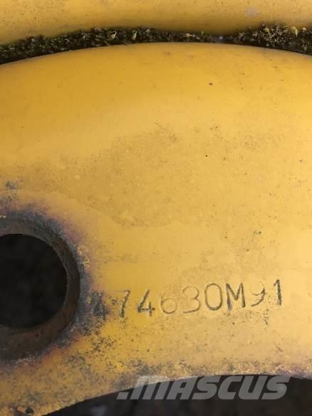  MASSEY FRONT WHEEL Gumiabroncsok, kerekek és felnik
