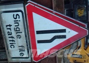  VARIOUS ROAD SIGNS Építőipar - Egyebek