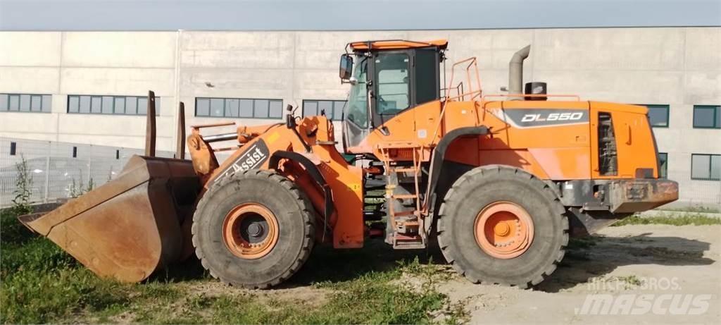 Doosan DL550-5 Gumikerekes homlokrakodók