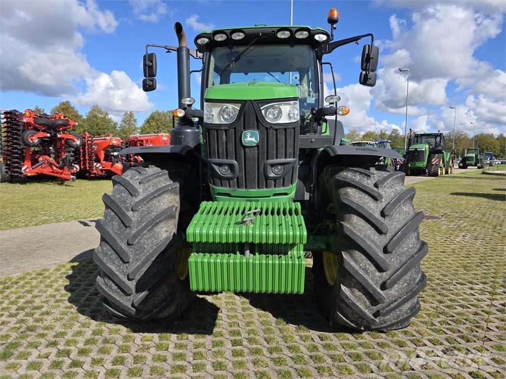 John Deere 6215R Traktorok